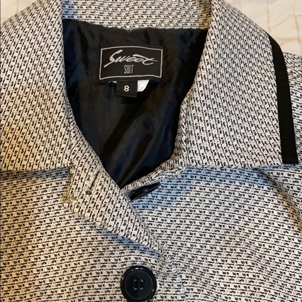 Blazer - Picture 2 of 3
